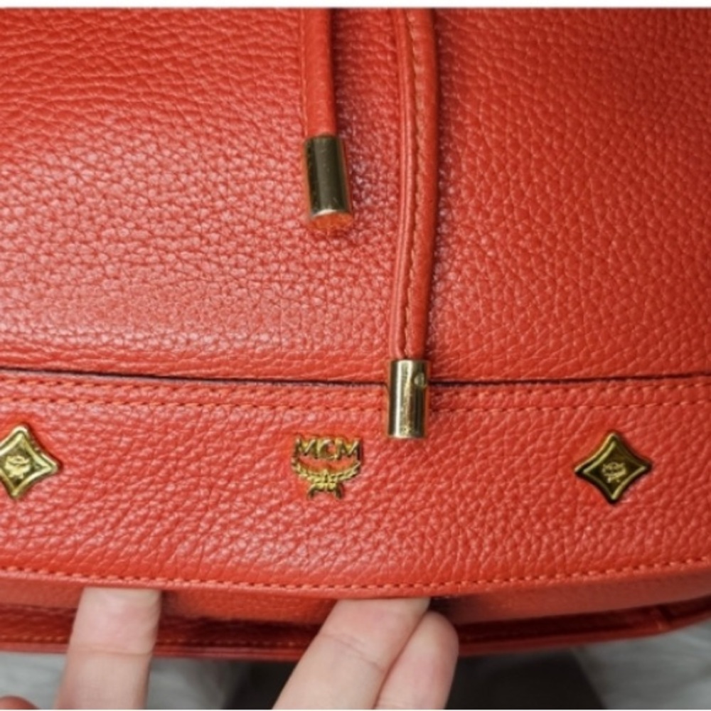 MCM 2 Way Motif Leather Drawstring Bucket Bag with Dusty. Excellent Condition - Picture 10 of 13